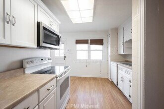 6306 N Washington Blvd in Indianapolis, IN - Foto de edificio - Building Photo