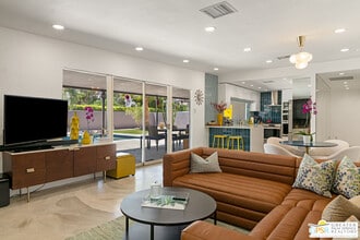 1405 E Tachevah Dr in Palm Springs, CA - Building Photo - Building Photo