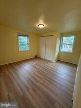 17 Kate Ln in Metuchen, NJ - Building Photo - Building Photo