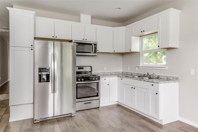 412 Booth St in Taylor, TX - Building Photo - Building Photo