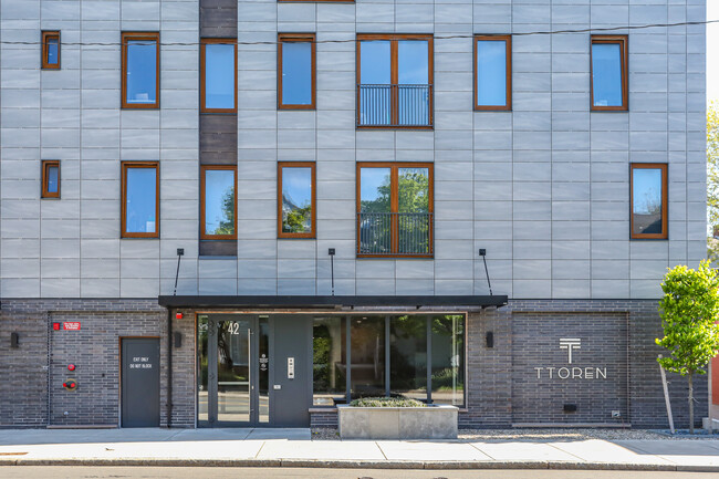 Ttoren Flats in Allston, MA - Foto de edificio - Building Photo