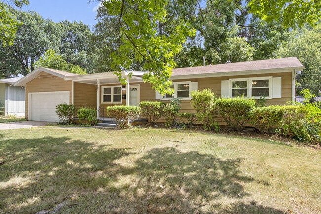 2302 S Hampton Ave in Springfield, MO - Building Photo - Building Photo