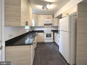 462 Long Towne Ct in Glen Burnie, MD - Building Photo - Building Photo