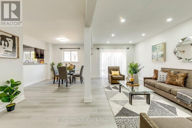 10-10 Leith Hill Rd in Toronto, ON - Building Photo - Building Photo