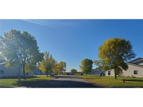 1305 Bayberry Ave in Olivia, MN - Foto de edificio - Building Photo