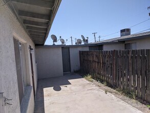Patio Apartments in Yuma, AZ - Foto de edificio - Building Photo