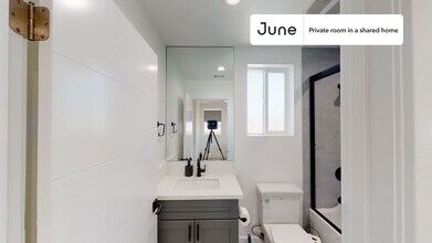 Private bedroom in 4 bed/3 bath Home in Los Angeles, CA - Foto de edificio - Building Photo