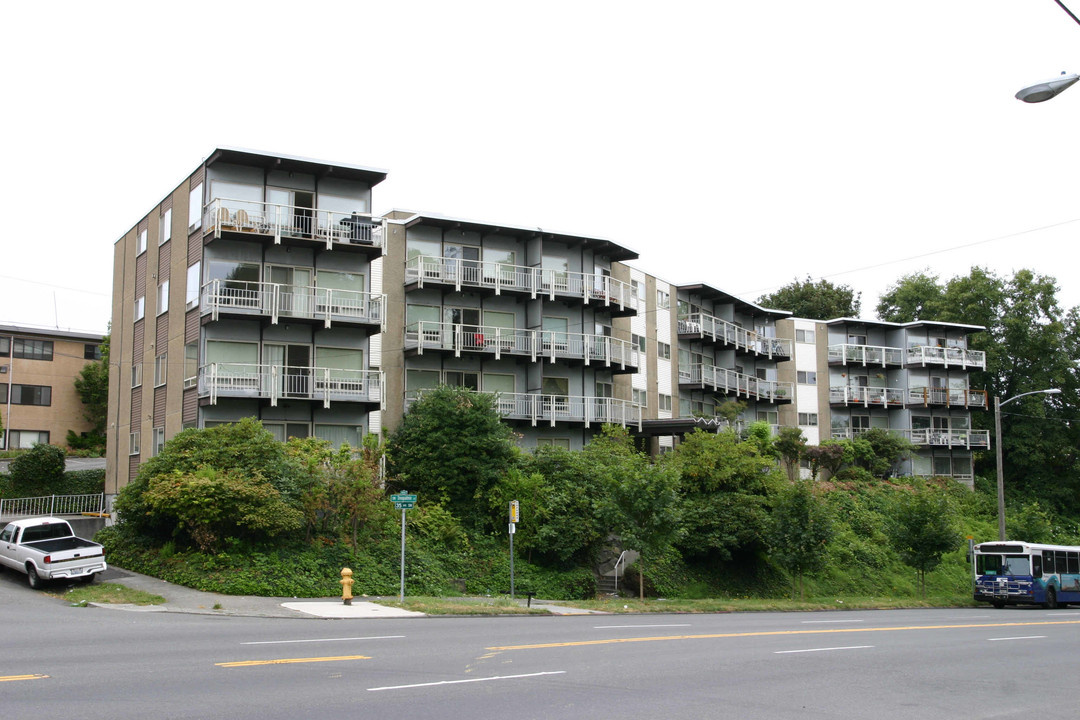 Fairway Apartments in Seattle, WA - Building Photo