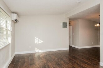 214 Poinciana Cir in Kissimmee, FL - Building Photo - Building Photo