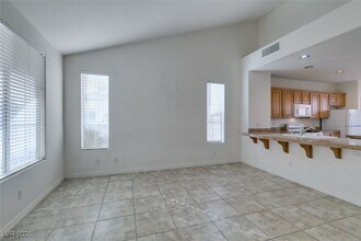 2832 Glistening Grove Ave in Henderson, NV - Foto de edificio - Building Photo