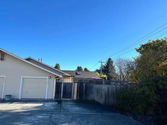1627 Tasi Ln in Mckinleyville, CA - Building Photo - Building Photo