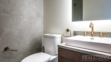 Duffield Street in Brooklyn, NY - Foto de edificio - Building Photo