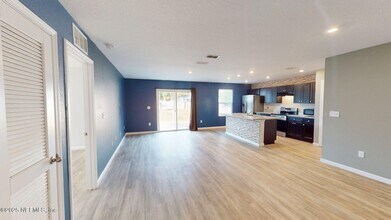 8077 Nussbaum Dr in Jacksonville, FL - Building Photo - Building Photo