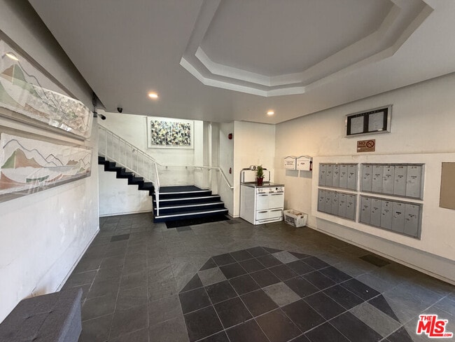 326 S Manhattan Pl in Los Angeles, CA - Building Photo - Building Photo