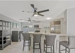 725 SE 14th Ct in Fort Lauderdale, FL - Foto de edificio - Building Photo