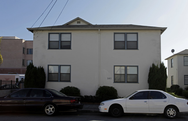 141 W Broadmoor Blvd in San Leandro, CA - Foto de edificio - Building Photo