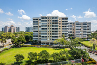 Vanderbilt Landings in Naples, FL - Foto de edificio - Building Photo