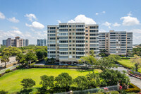 Vanderbilt Landings in Naples, FL - Building Photo - Building Photo