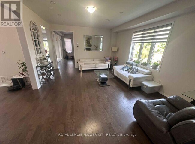 14 Iguana Trail in Brampton, ON - Building Photo - Building Photo