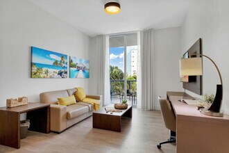777 N Ocean Dr in Hollywood, FL - Building Photo - Building Photo