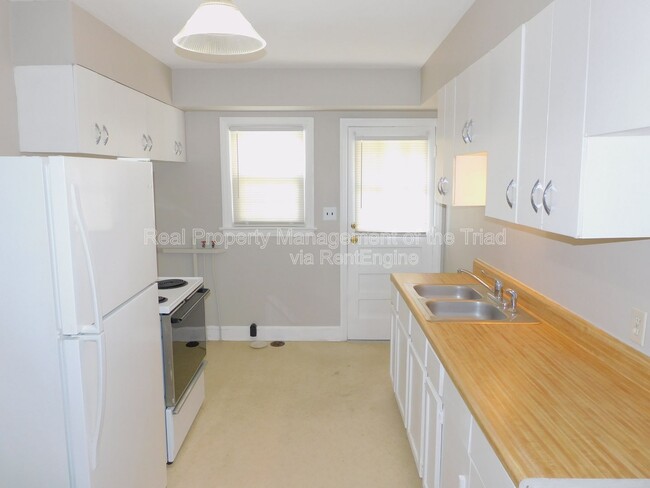 2644 Walker Ave in Greensboro, NC - Building Photo - Building Photo