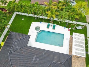 11390 SW 30th St in Miami, FL - Building Photo - Building Photo