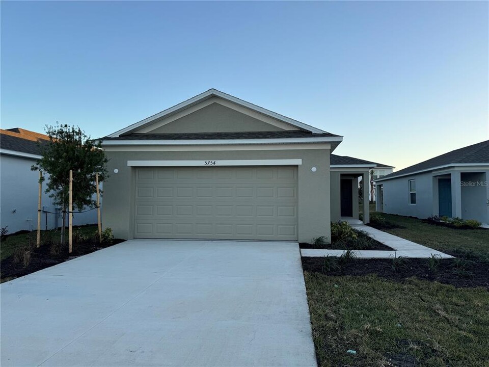 5754 Le Marin Wy in Kissimmee, FL - Building Photo