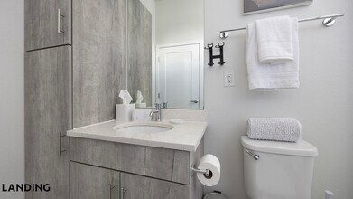 3022 Zuni St, Unit 308 in Denver, CO - Foto de edificio - Building Photo