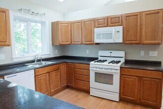 418 High St, Unit 2 in Medford, MA - Building Photo - Building Photo