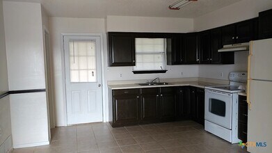 326 Muehl Rd in Seguin, TX - Building Photo - Building Photo
