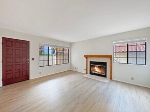 7644 Palmilla Dr in San Diego, CA - Building Photo - Building Photo