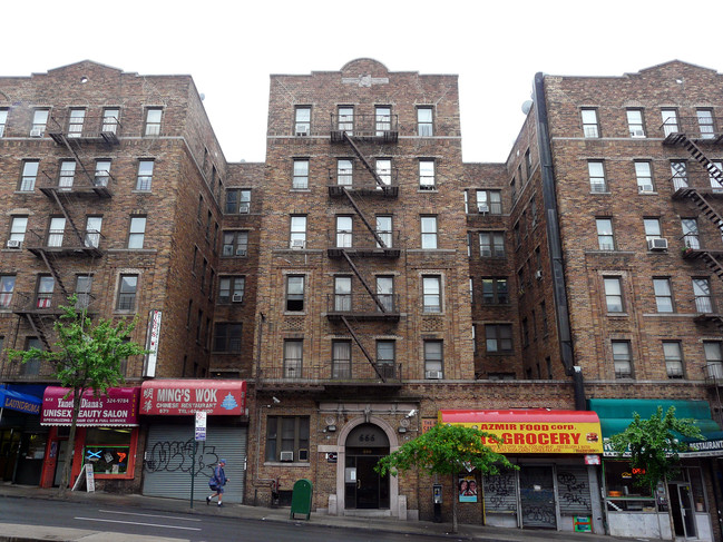 666 E 233rd St in Bronx, NY - Building Photo - Building Photo