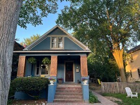 1119 Wesley Ave, Unit 1 in Evanston, IL - Building Photo