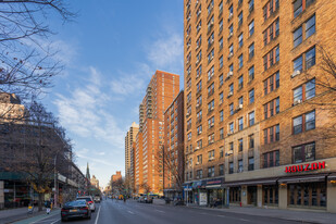 701-715 Amsterdam Ave in New York, NY - Foto de edificio - Building Photo