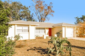 11103 Mayflower Rd in Spring Hill, FL - Building Photo - Building Photo