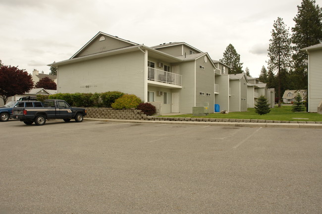 676 E Shiloh Loop in Hayden, ID - Foto de edificio - Building Photo