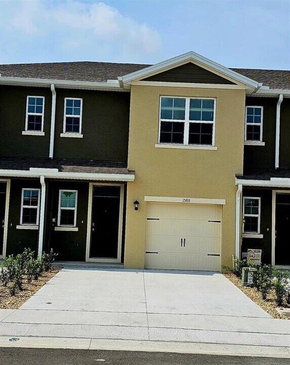 1588 Swan Swim Dr in Davenport, FL - Building Photo