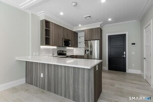 1990 Bronson Rd in Fairfield, CT - Building Photo