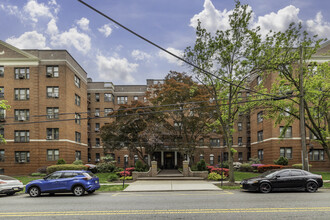 The Beechwood Condominium in Hackensack, NJ - Building Photo - Building Photo