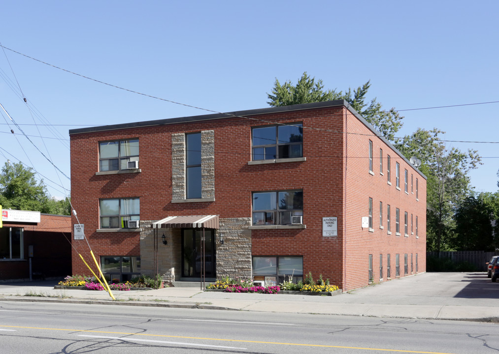 933 Fennell Ave E in Hamilton, ON - Building Photo