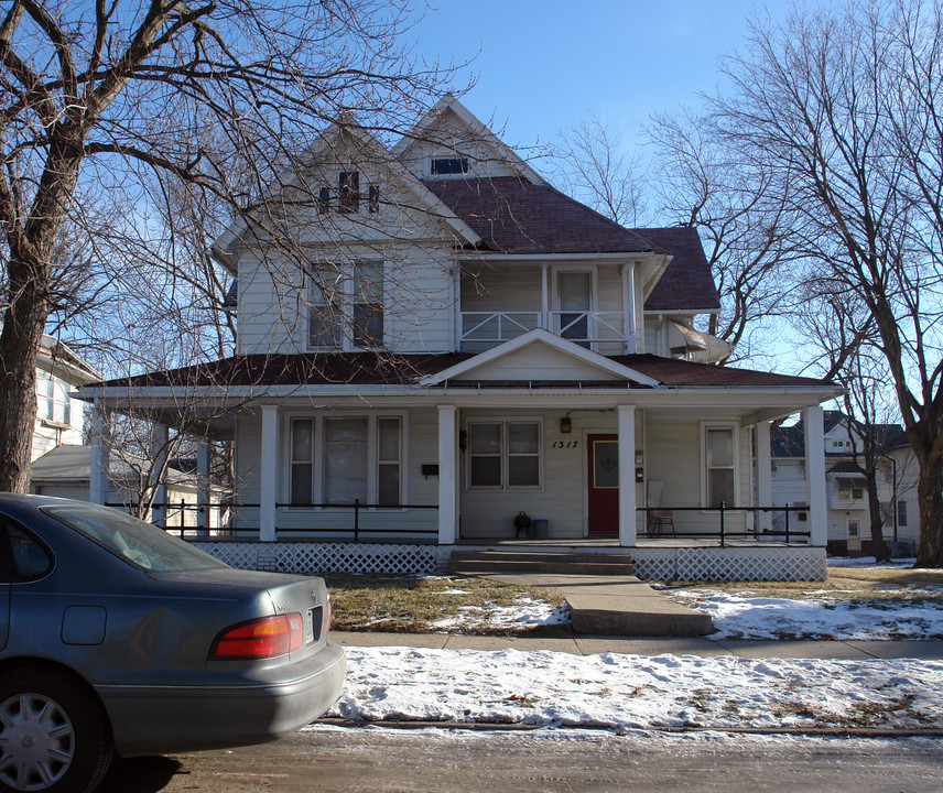 1317 24th St in Des Moines, IA - Building Photo