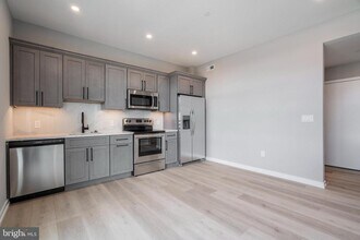 2401 Washington Ave in Philadelphia, PA - Building Photo - Building Photo