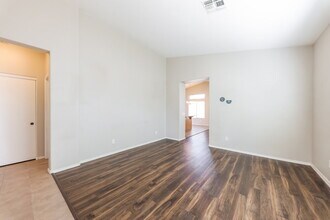 13426 W Crocus Dr in Surprise, AZ - Building Photo - Building Photo