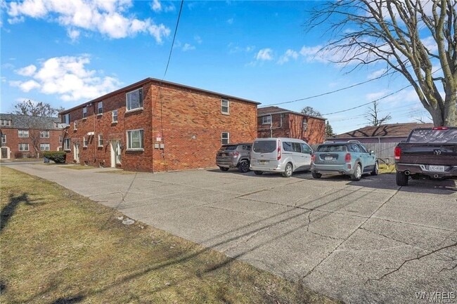 626 Kenmore Ave in Buffalo, NY - Building Photo - Building Photo