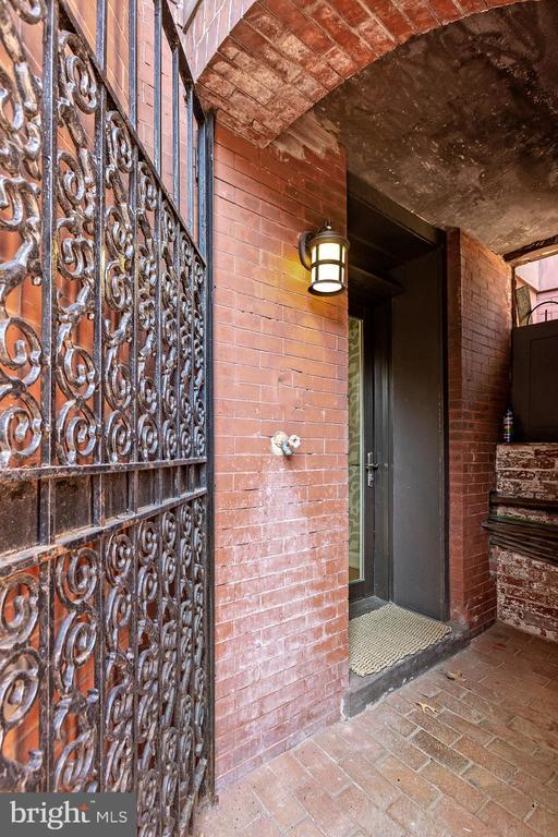 1330 Vermont Ave NW in Washington, DC - Building Photo - Building Photo