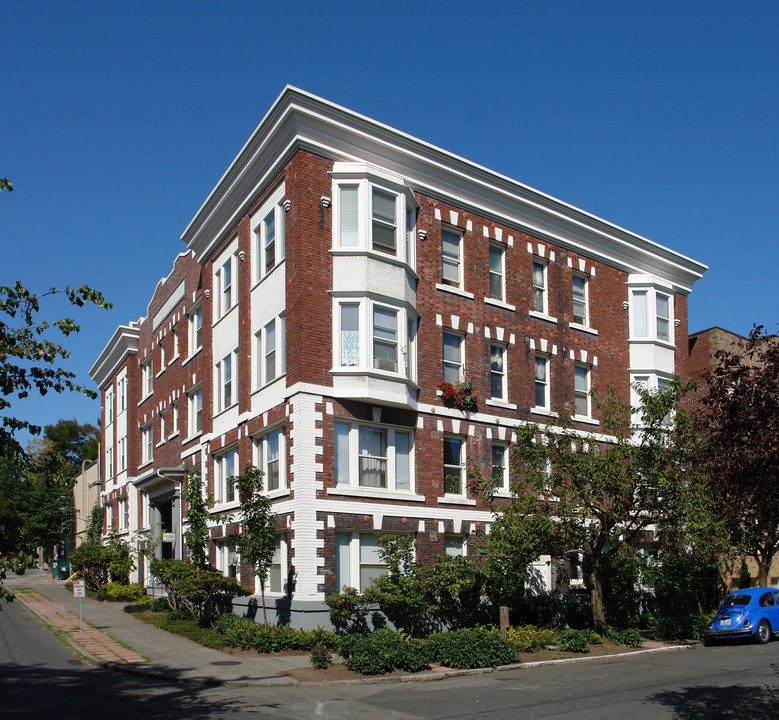 Silvian Apartments in Seattle, WA - Foto de edificio