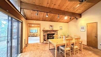 26823 Crestview Dr in Idyllwild, CA - Building Photo - Building Photo