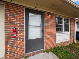 21 Sophia Dr in Jacksonville, NC - Building Photo