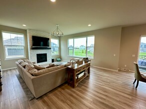 10611 Coneflower Ct in Mequon, WI - Building Photo - Building Photo