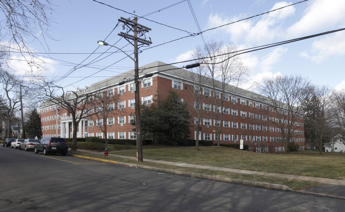 Metuchen Senior Apartments in Metuchen, NJ - Building Photo